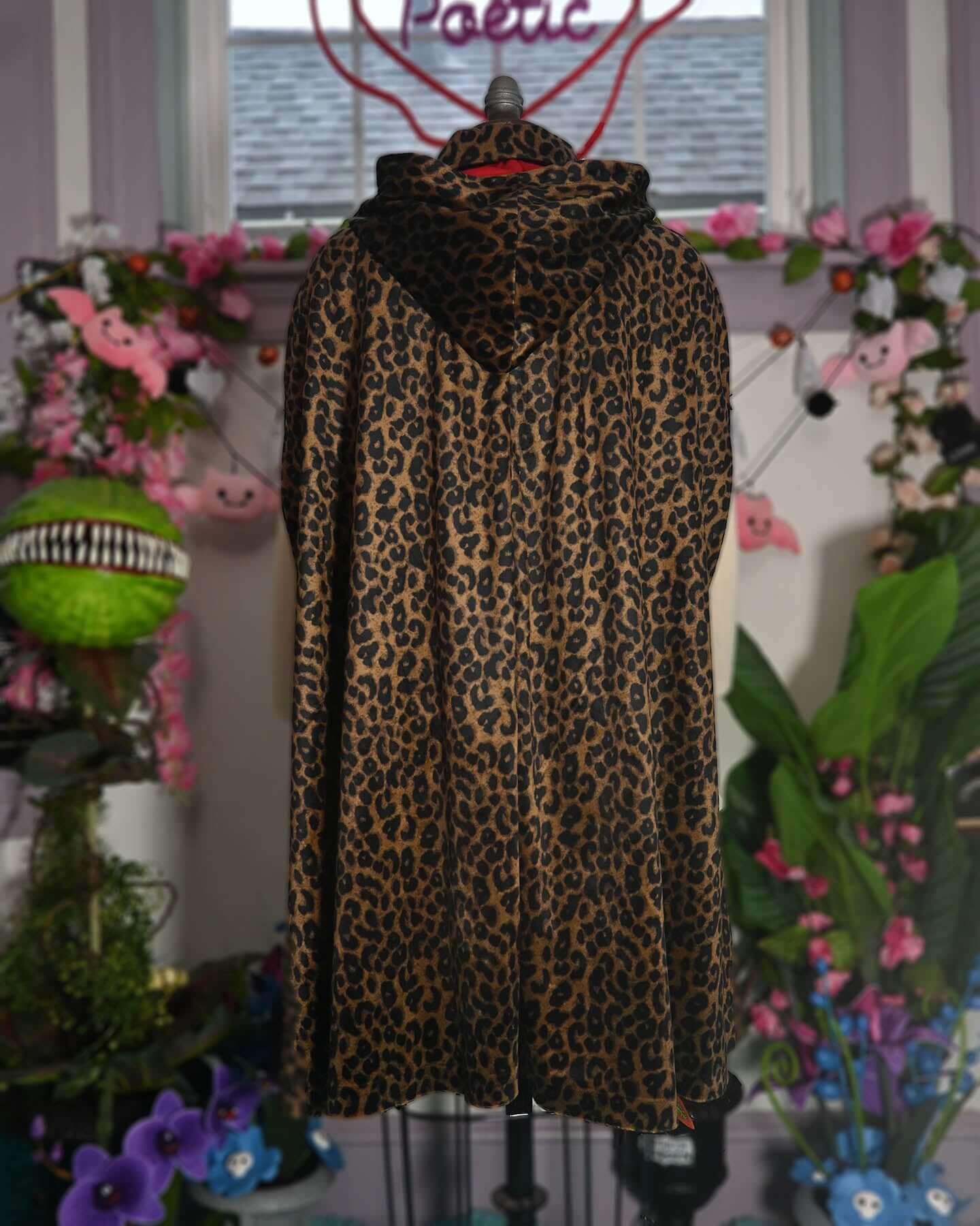 FLORENCE HOODED CAPE IN LEOPARD VELVET - Image 2